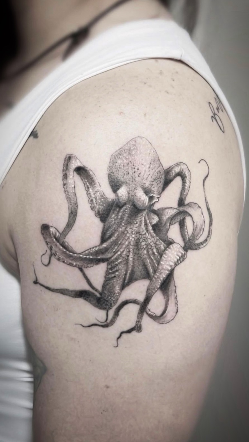 Microrealism octopus on shoulder
