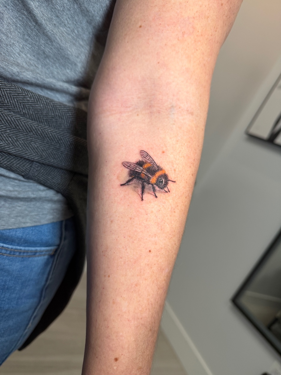 Microrealism bee tattoo finest line Orlando Florida