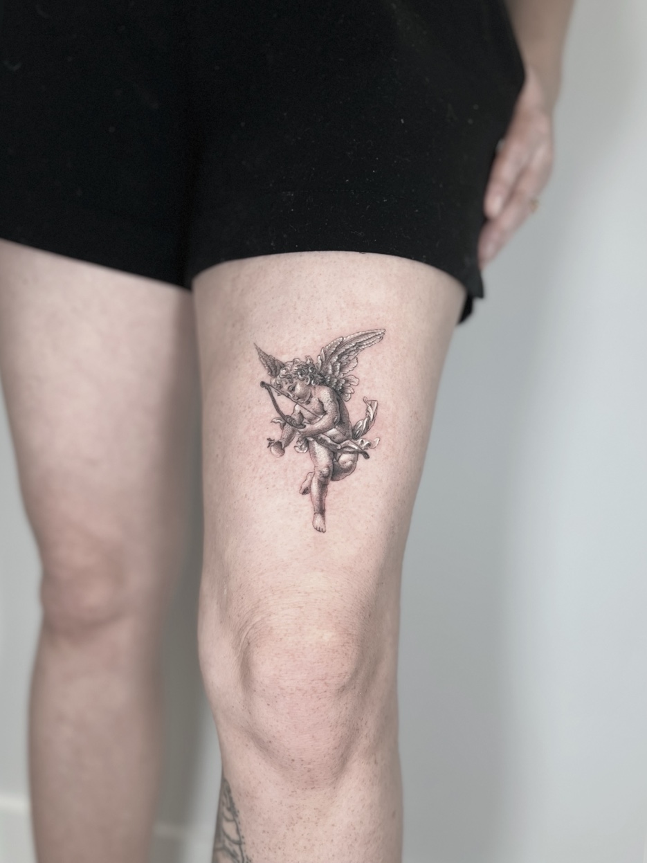 Fine line geometric design